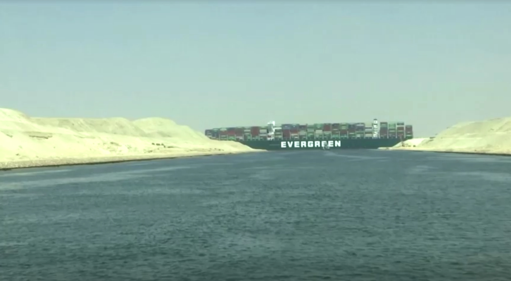 Canale di Suez bloccato da una portacontainer taiwanese