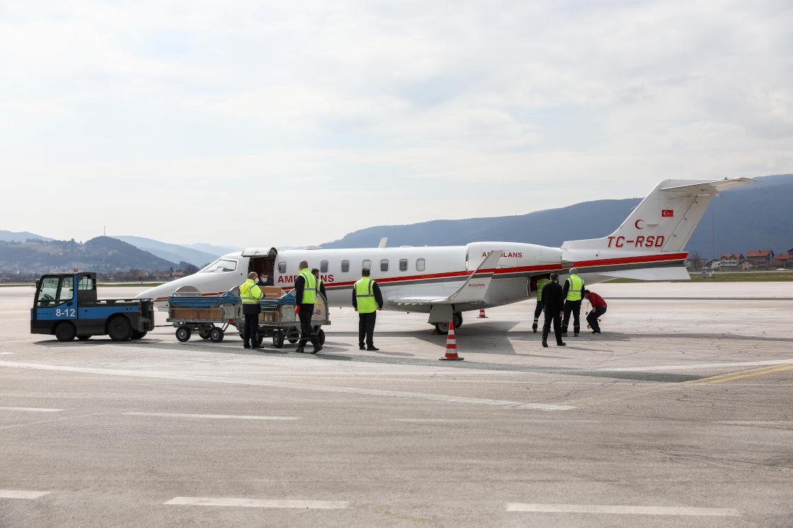 土耳其为波黑捐赠的疫苗抵达萨拉热窝机场