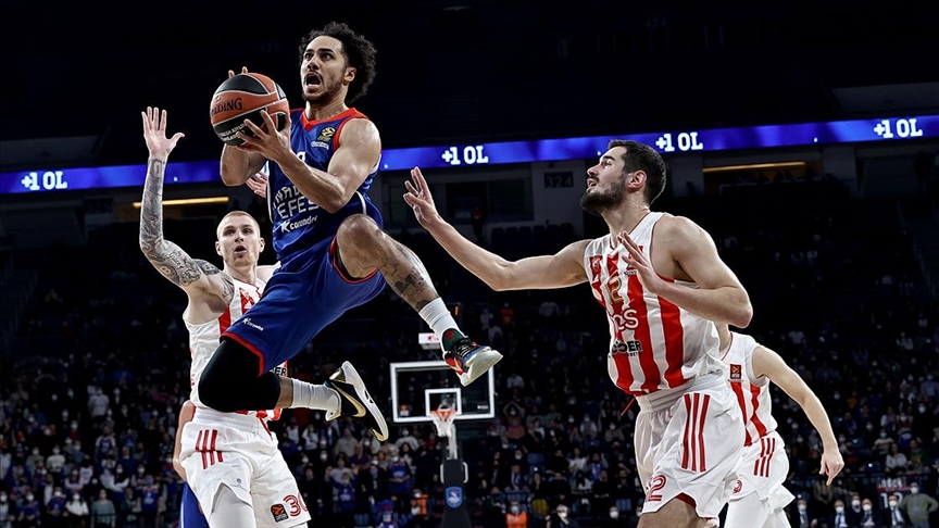Basketboll - Anadolu Efes mposht Crvena Zvezdën në Stamboll