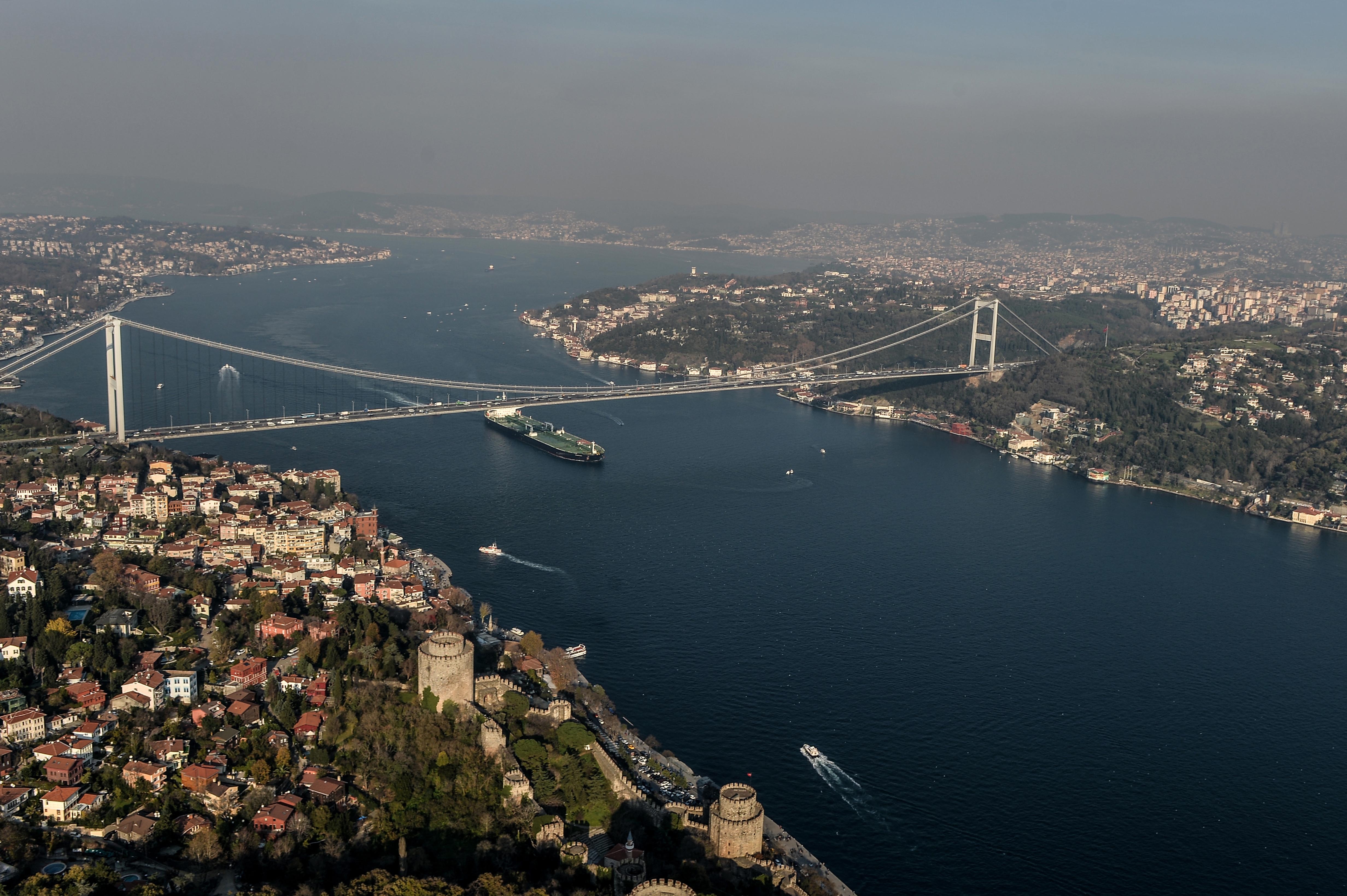 عبور کشتی گارد ساحلی آمریکا از تنگه استانبول