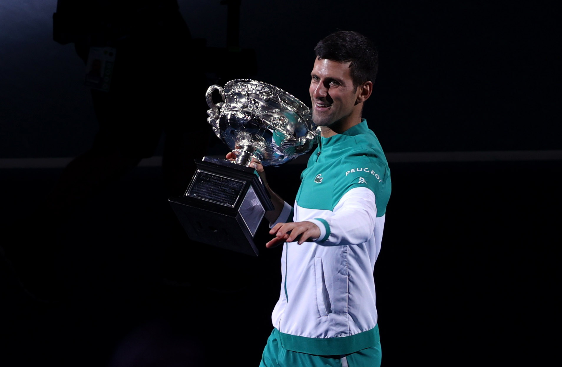 Novak Đoković deveti put u karijeri osvojio trofej Australian Opena