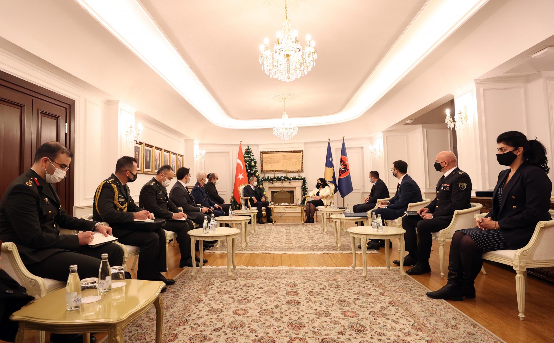 Ministra odbrane Turske Akara primili predsednica Kosova Osmani i premijer Kurti