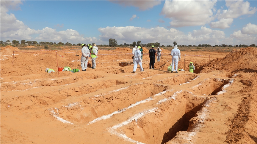 在利比亚特尔胡恩市又发现一座新的万人坑
