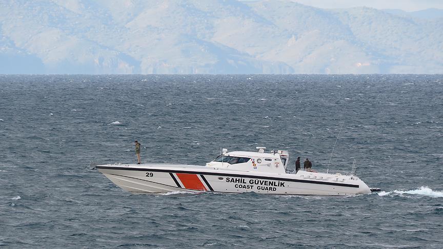 土耳其海岸警卫队营救遇险非法移民