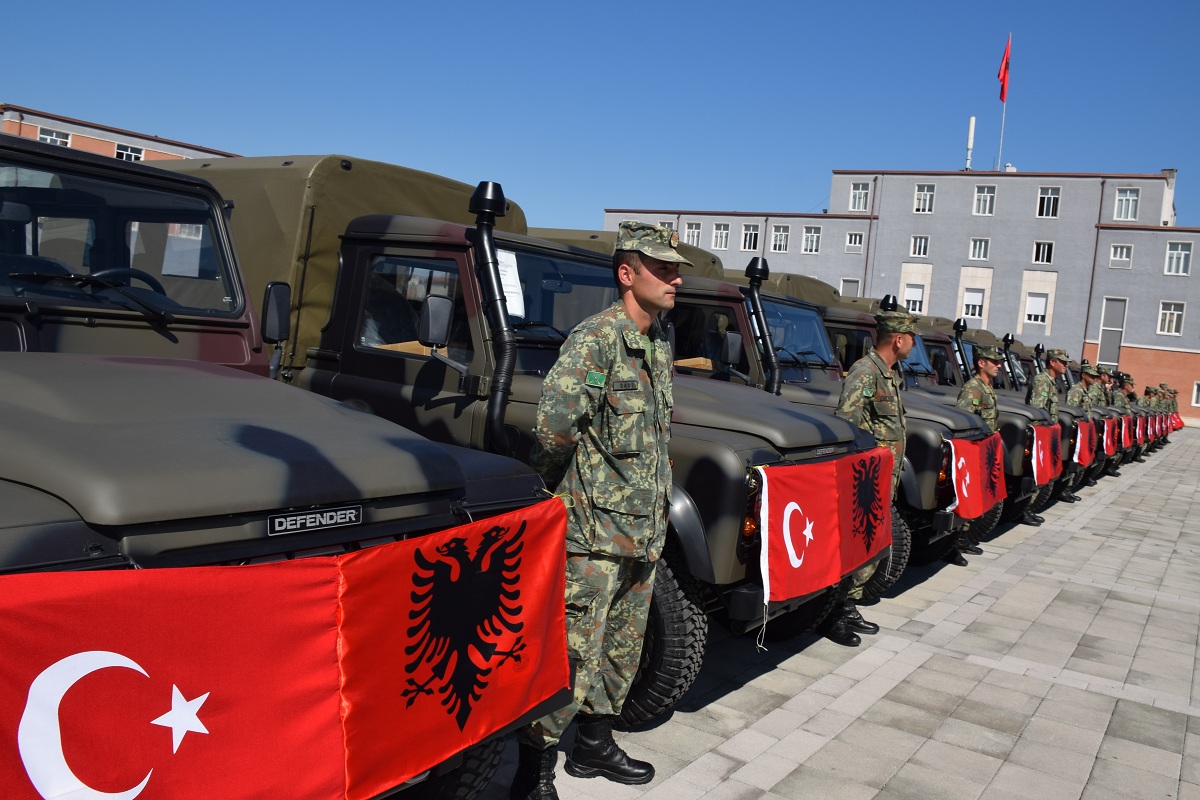 Shefat e Shtabeve të Turqisë dhe të Shqipërisë zhvilluan një bisedë telefonike