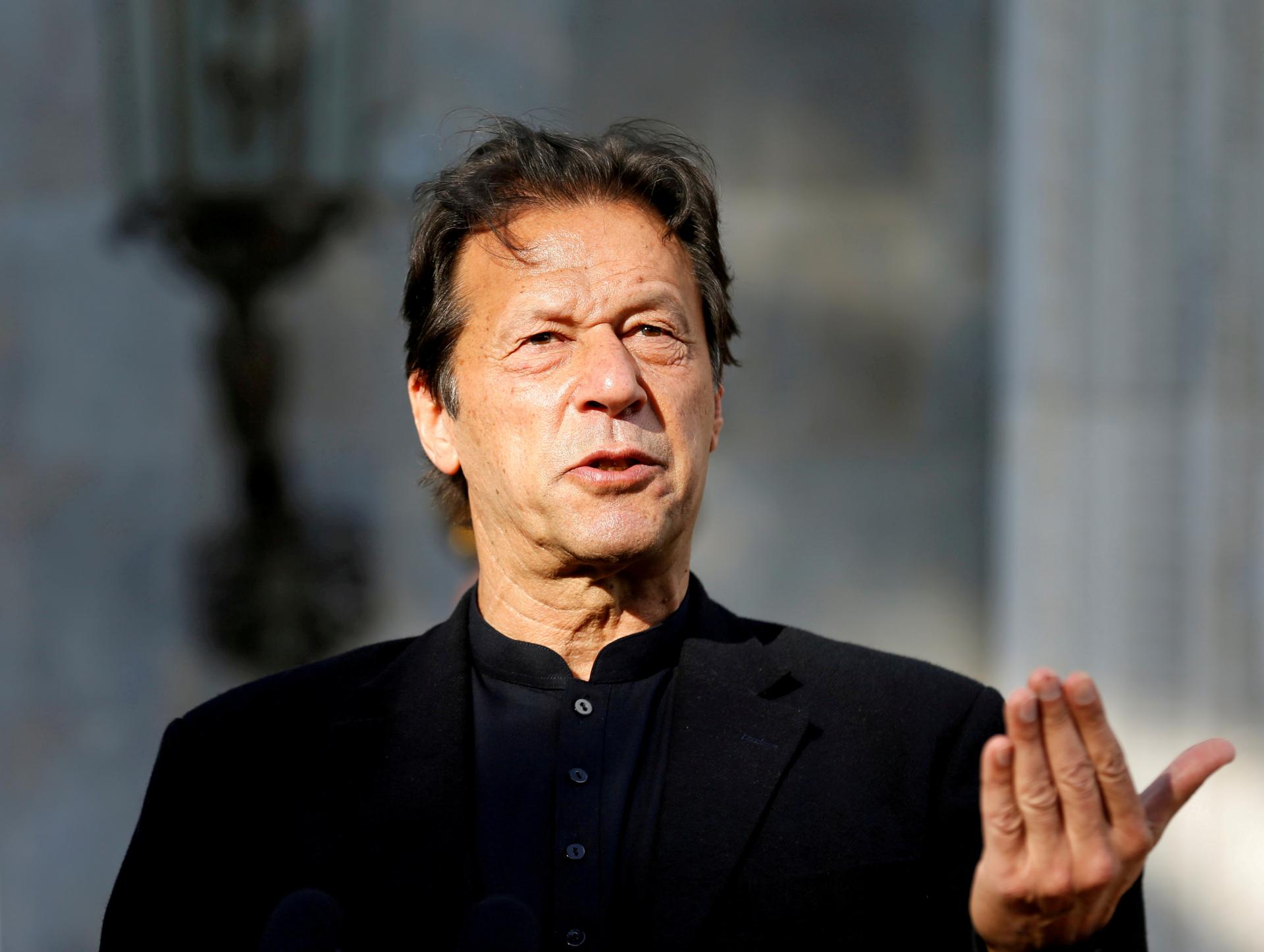 پاکستان  میں ھفاظتی تدابیر پر سختی سے عمل کیاجائے وگرنہ لاک ڈاؤن کرنا پڑے گا، عمران خان
