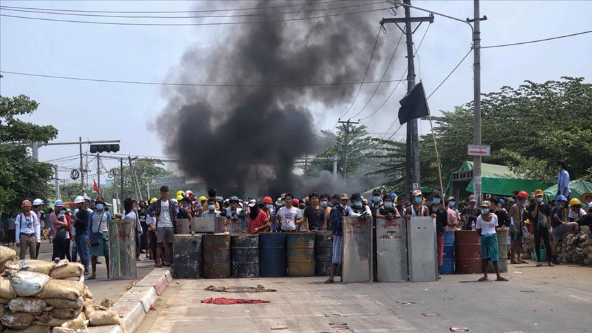 缅甸民众今天继续举行抗议示威