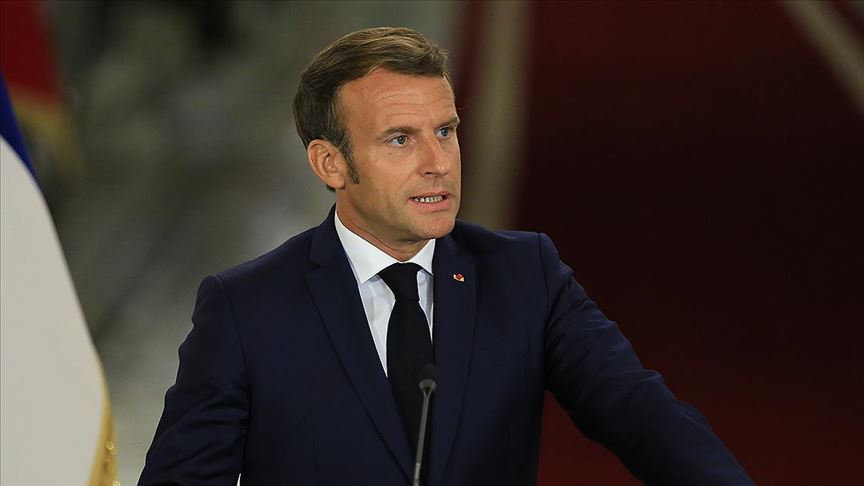 Macron: “Parece que viviremos durante mucho tiempo con este virus”