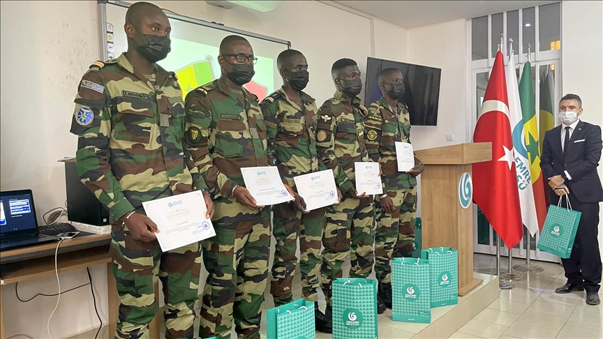 Senegal xärbiläre törekçä diplomların aldı