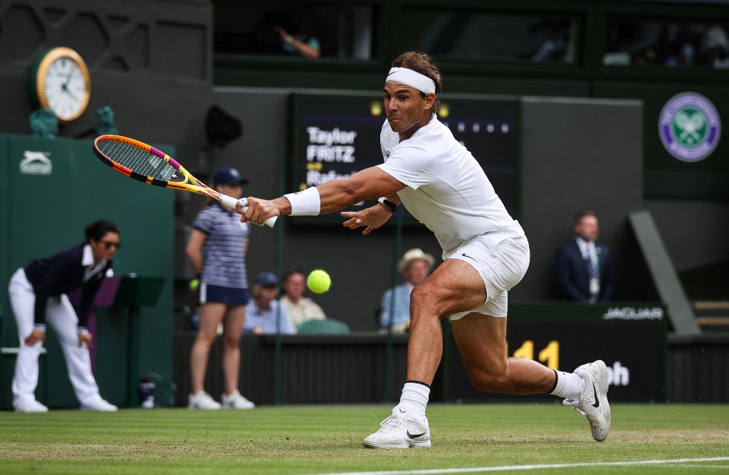 Wimbledon: Rafael Nadal pasa a semifinales a pesar de una lesión abdominal
