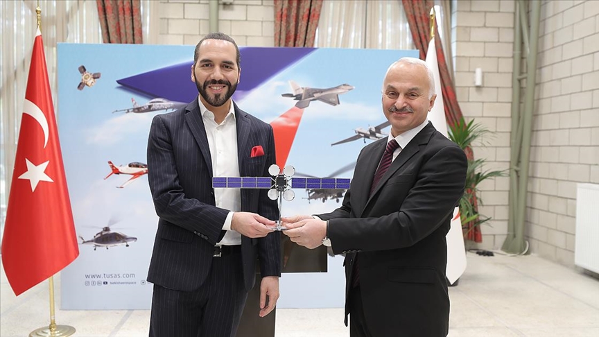 Bukele visita las instalaciones de la Industria Aeroespacial de Turquía en Ankara