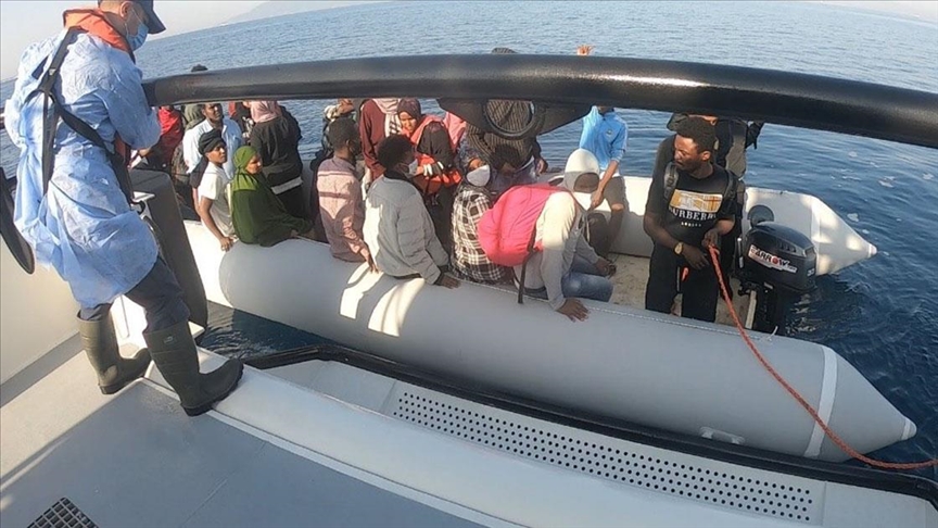 166 名非正规移民在伊兹密尔海域获救
