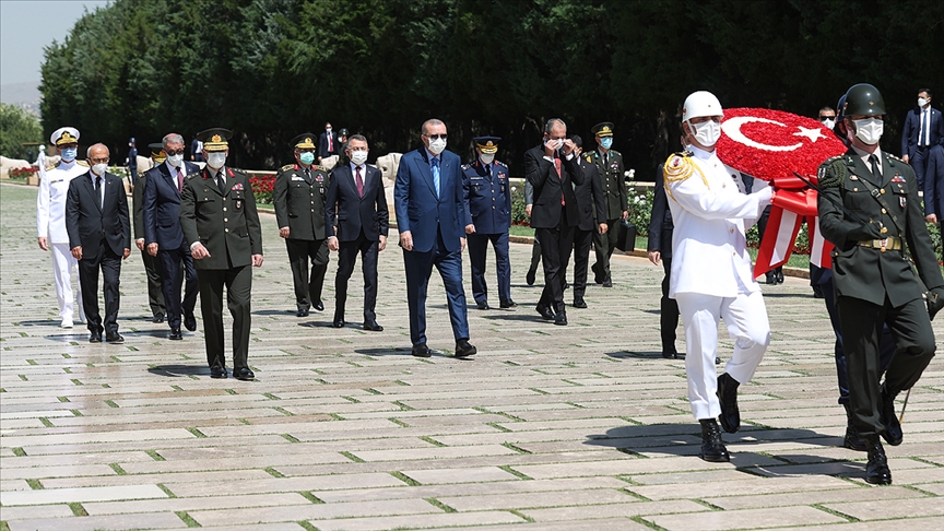 エルドアン大統領と高等軍事評議会議員がアタチュルク廟を訪問 Turkiye Nin Haber Kaynagi エルドアン大統領と高等軍事評議会議員がアタチュルク廟を訪問 Turkiye Nin Haber Kaynagi