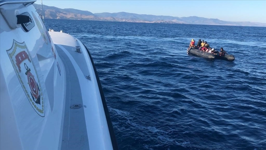 被希腊一方驱赶至土耳其领海的非正规移民获救