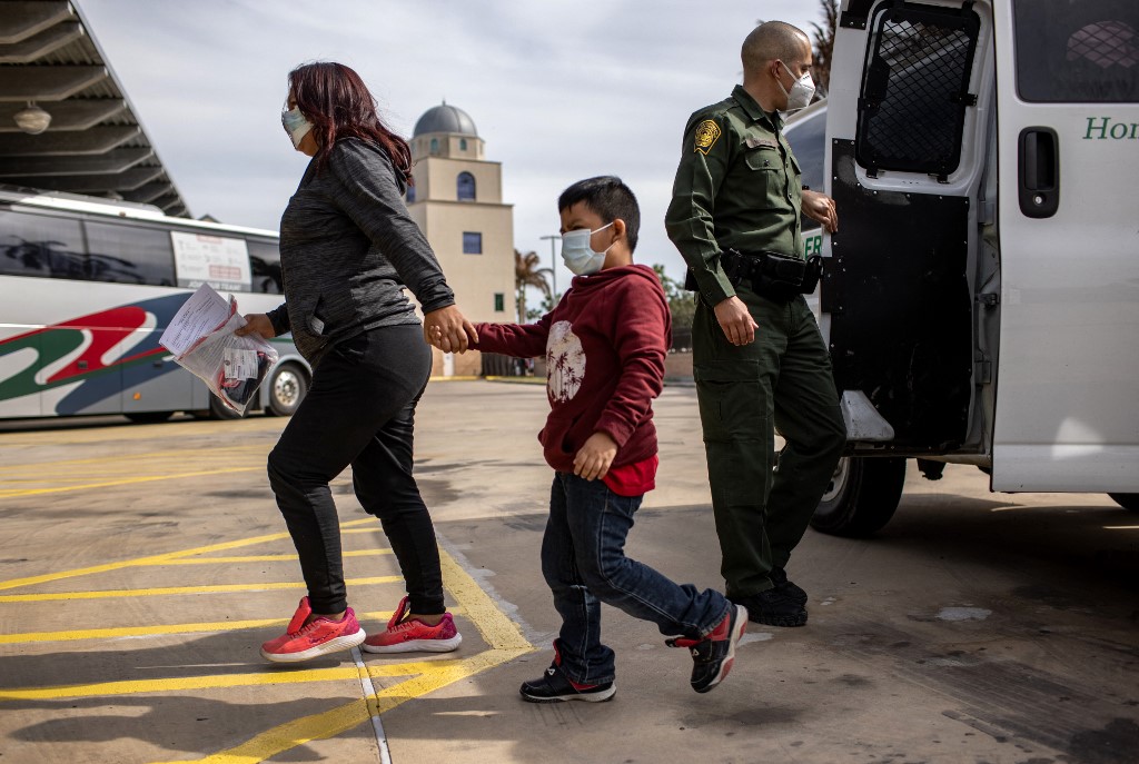 Позитивни тестовите на имигрантските деца без придружба во САД