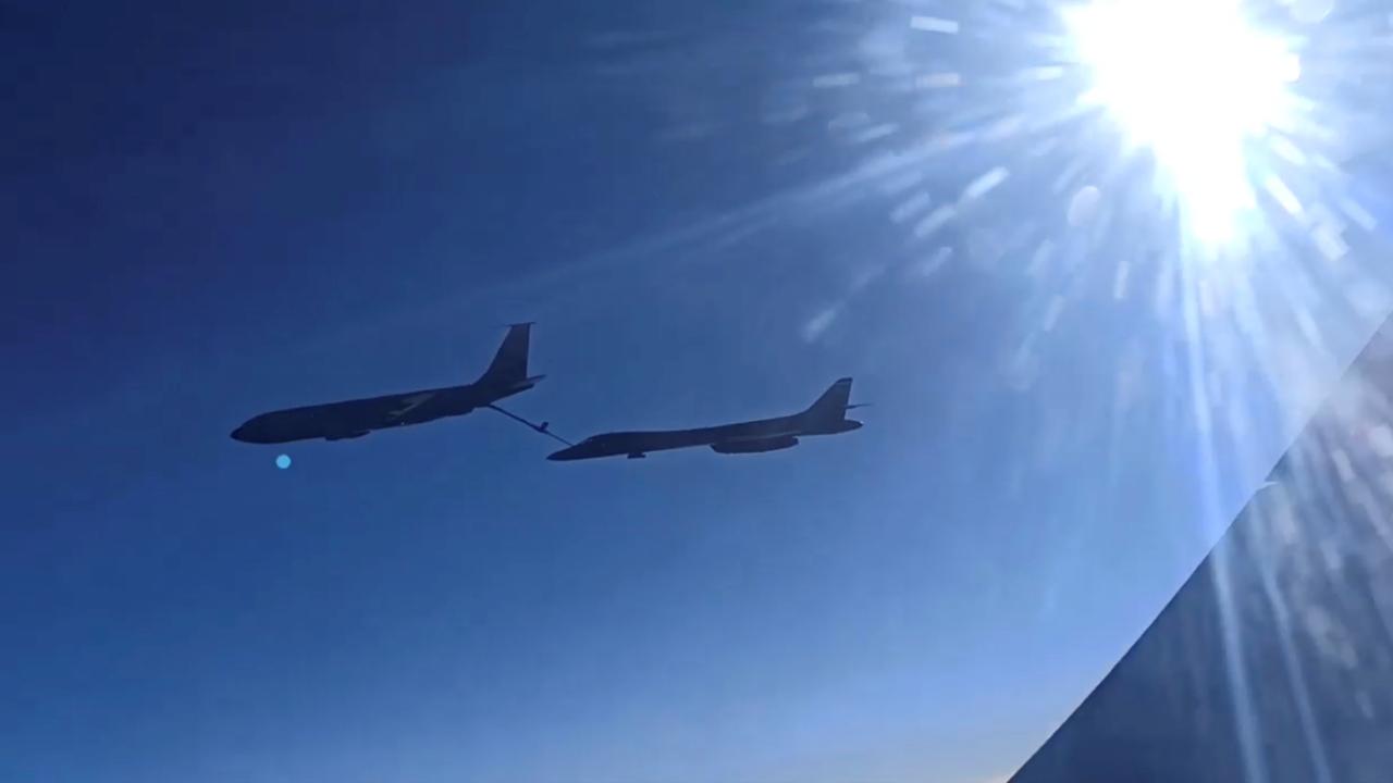 Orosz vadászgépek kísértek amerikai harci gépeket