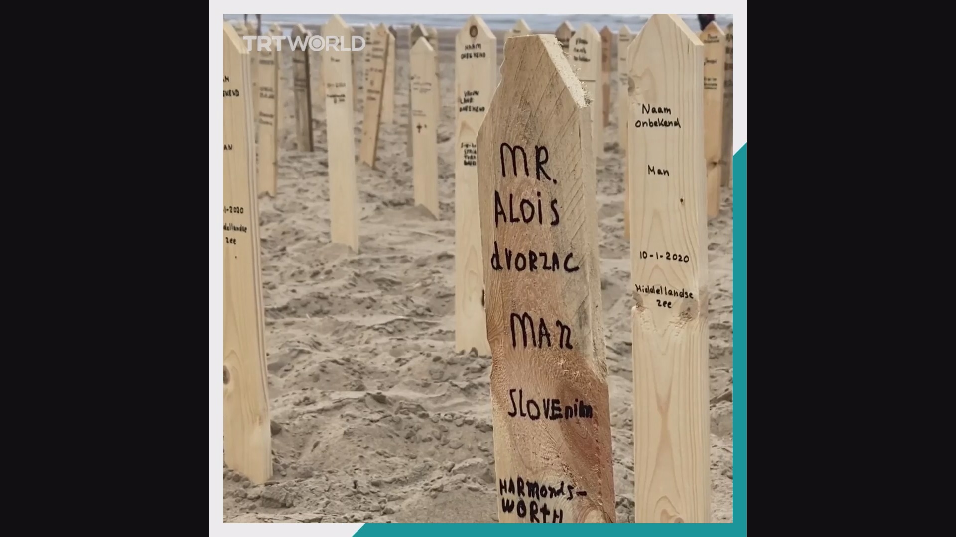 世界难民日竖立象征性墓碑以纪念难民