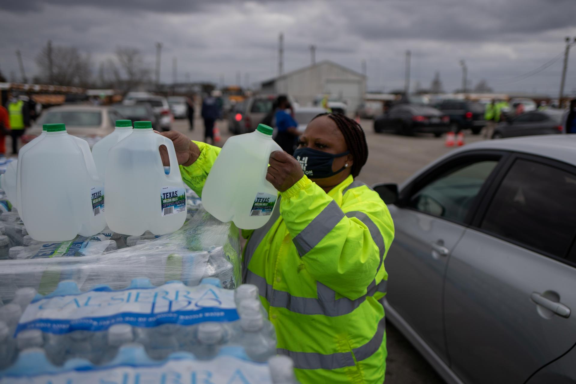 امریکہ، ٹیکساس میں 90 لاکھ افراد پانی کی سہولت سے محروم