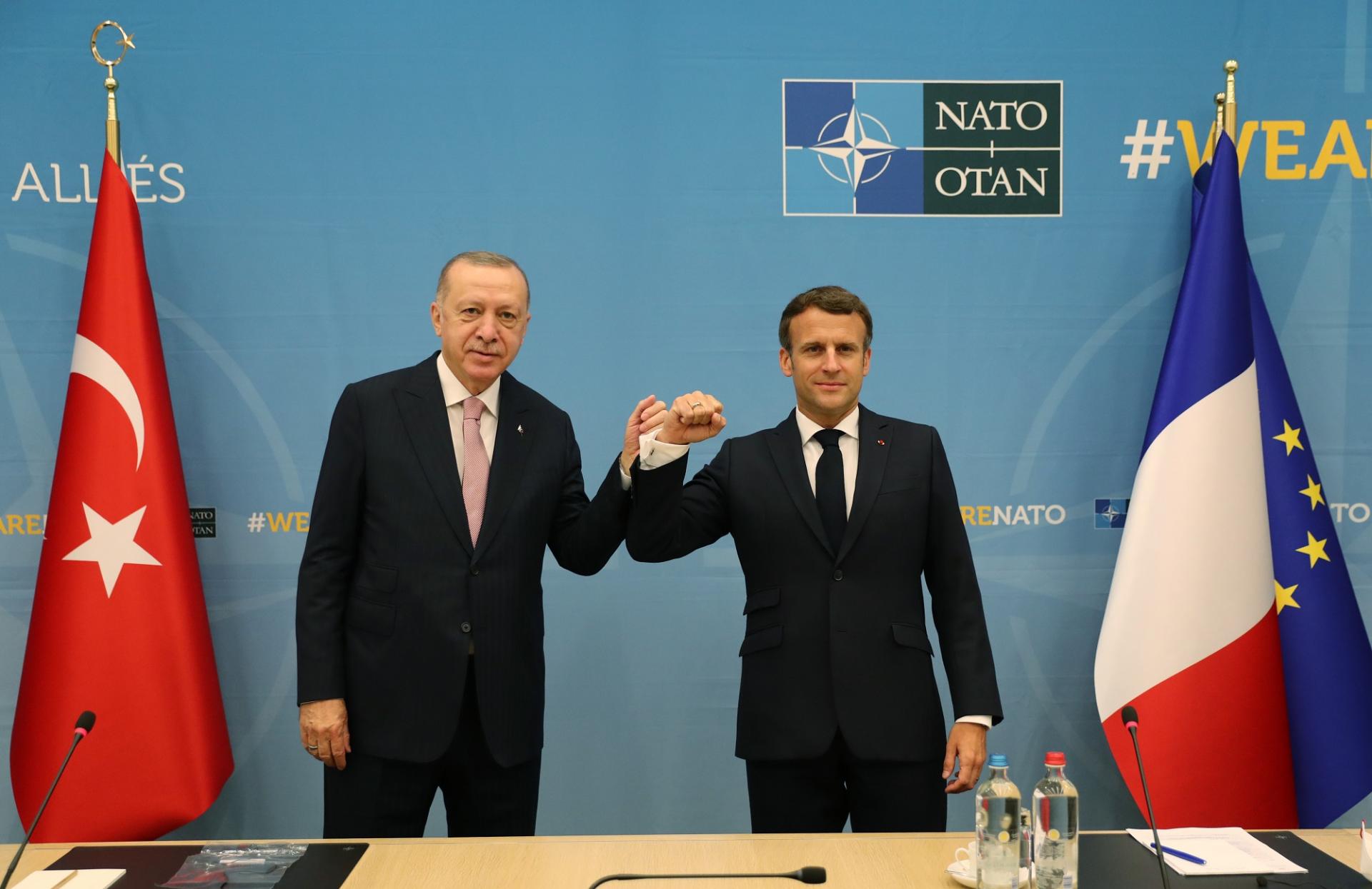 Macron: "tensioni con la Turchia si sono allentate nelle ultime settimane"