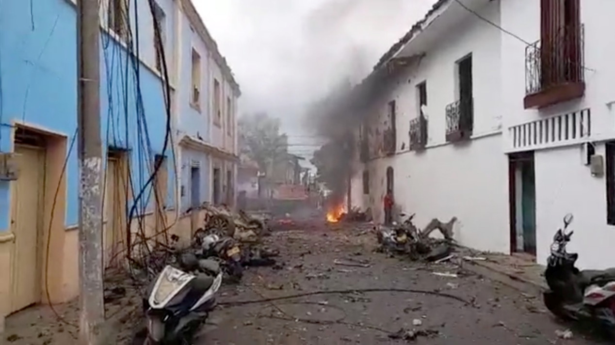 کلمبیا ده منفجره مواد یوکلنگن موتر پارتله تیلدی