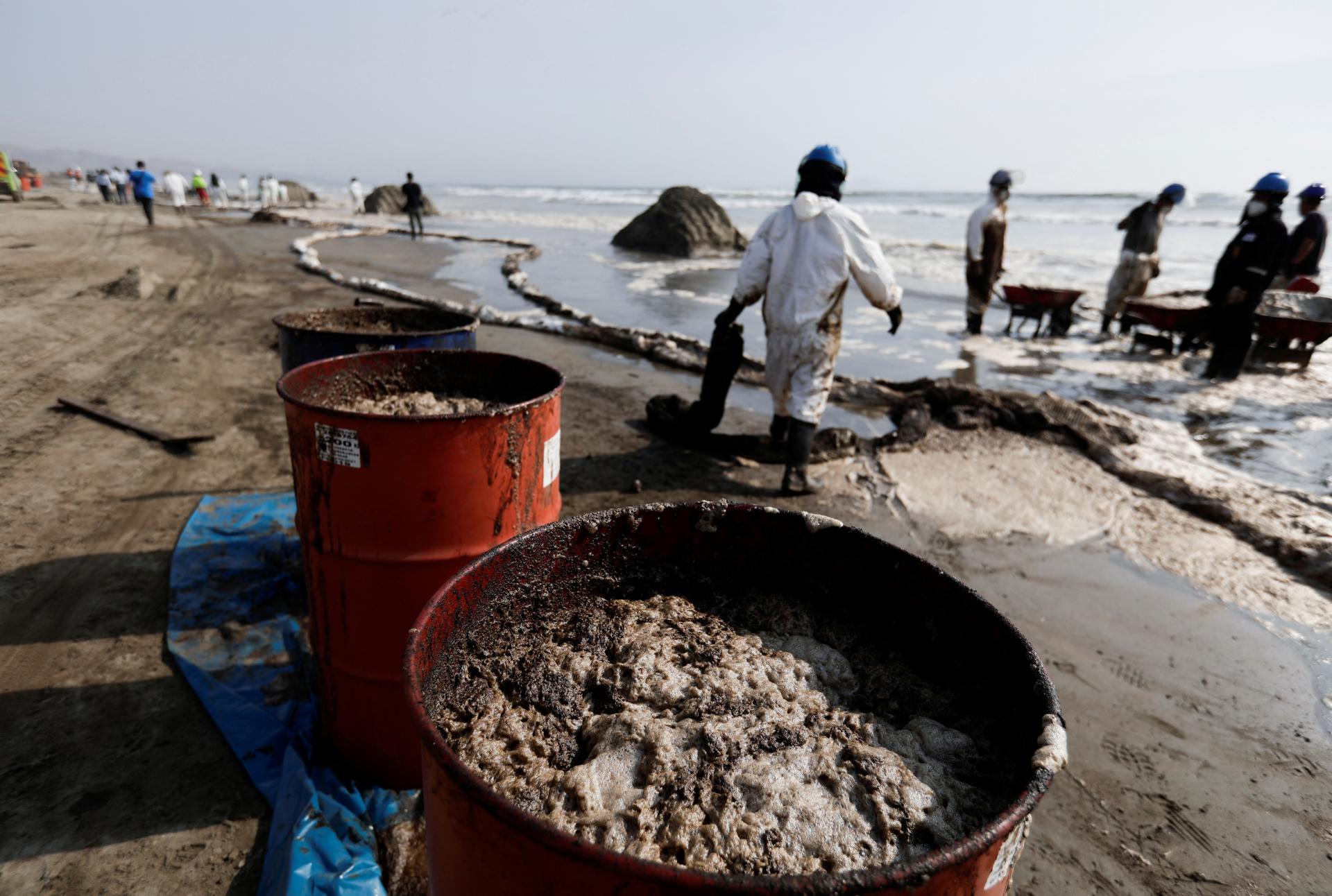 秘鲁沿海石油泄漏致海洋生物受到威胁