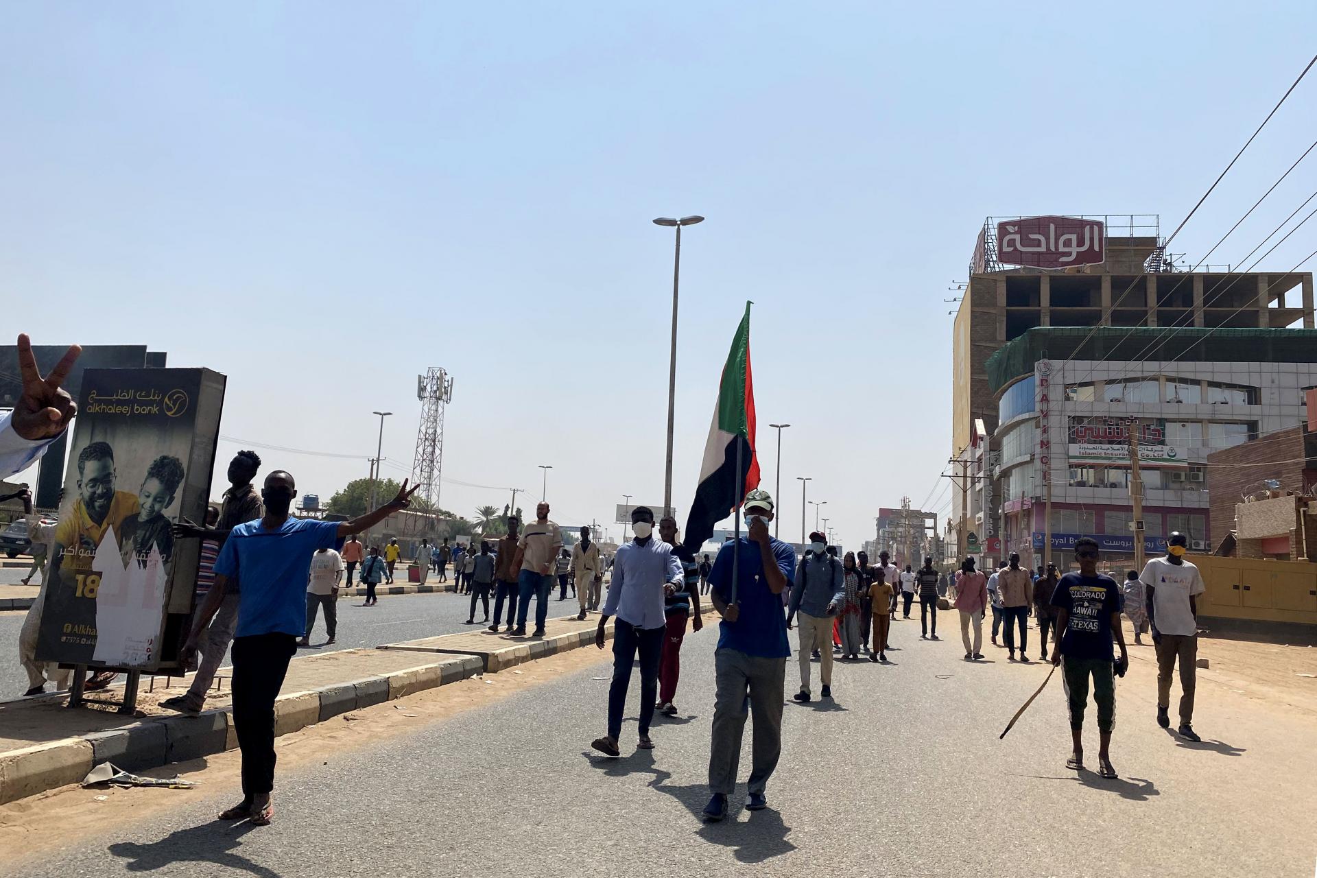 EE.UU. congela ayuda financiera a Sudán por golpe de estado