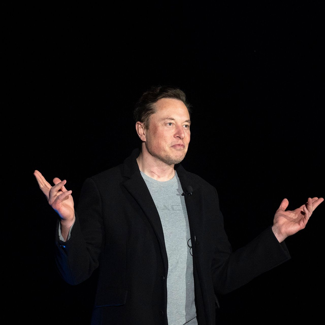 Tesla-részvényeket adott el Elon Musk