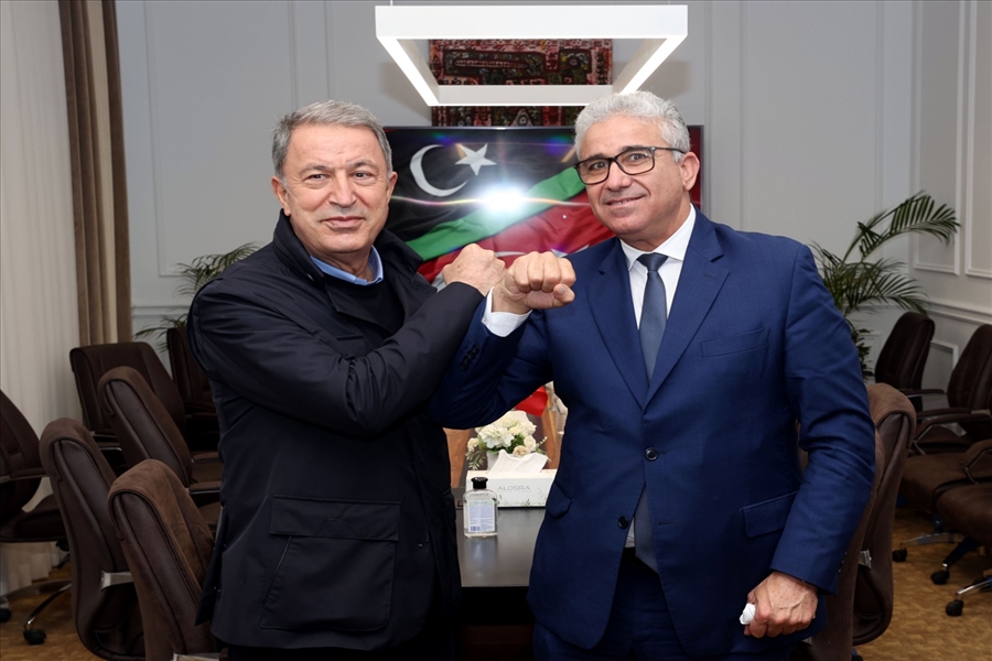 Çavuşoğlu y Akar llaman al ministro libio Basaga tras el ataque contra su convoy