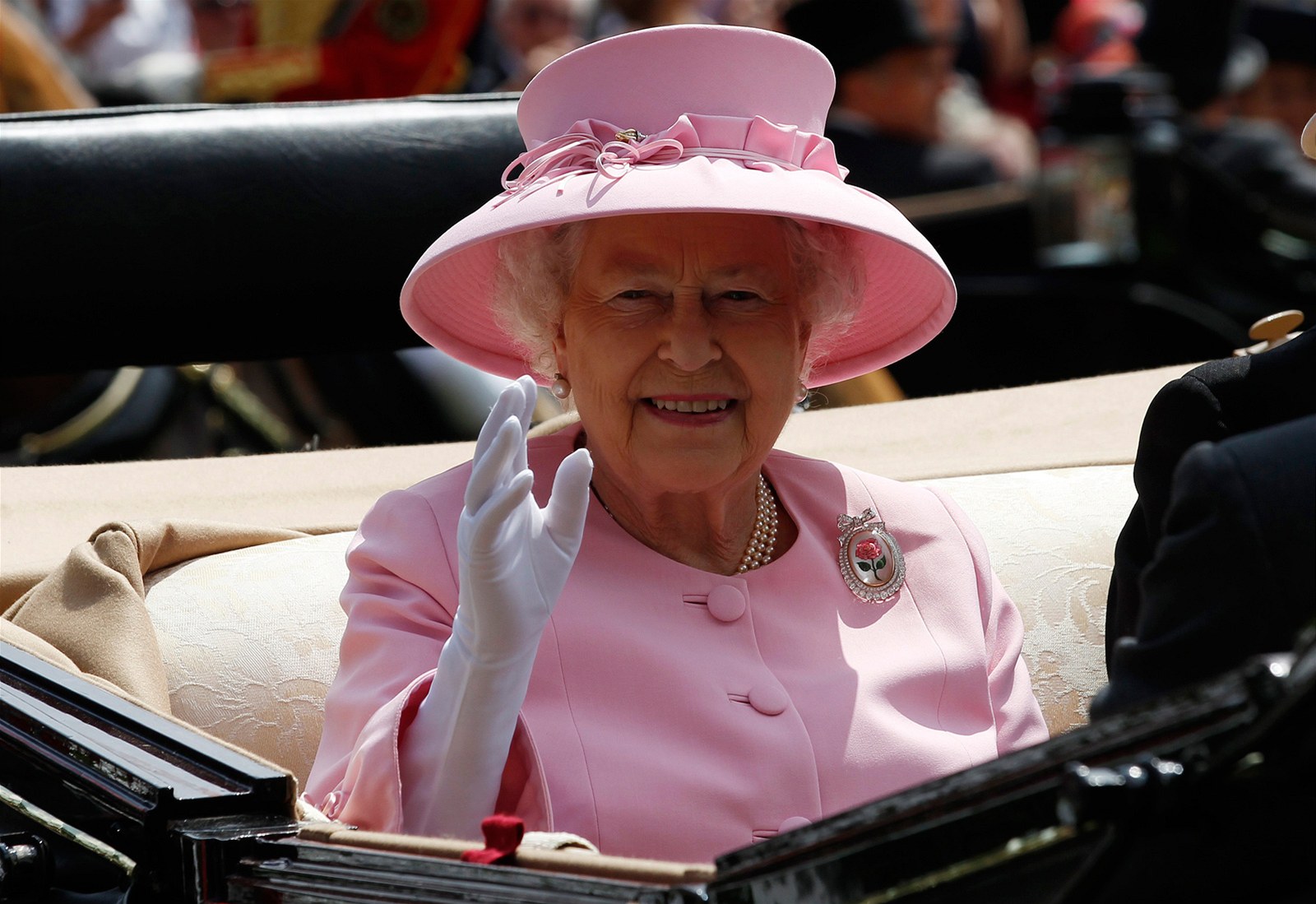 La reina Isabel II rechazó un premio
