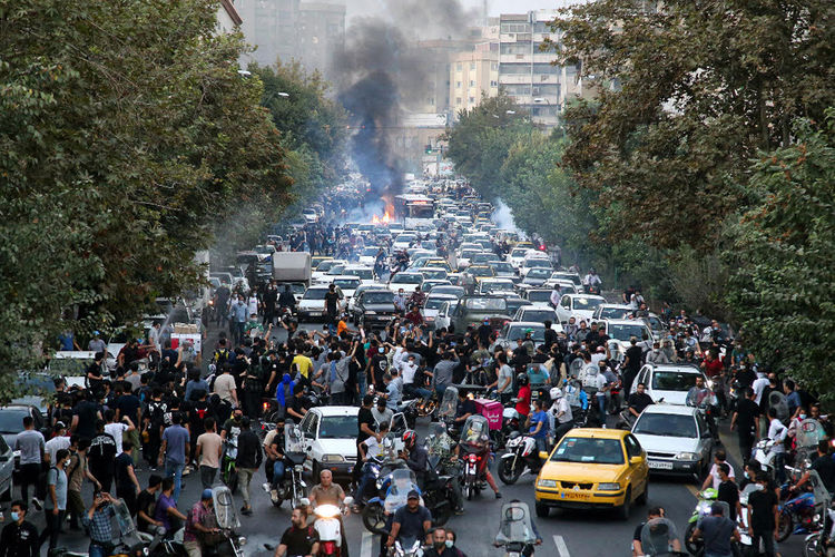 伊朗支持示威游行者将受到审判