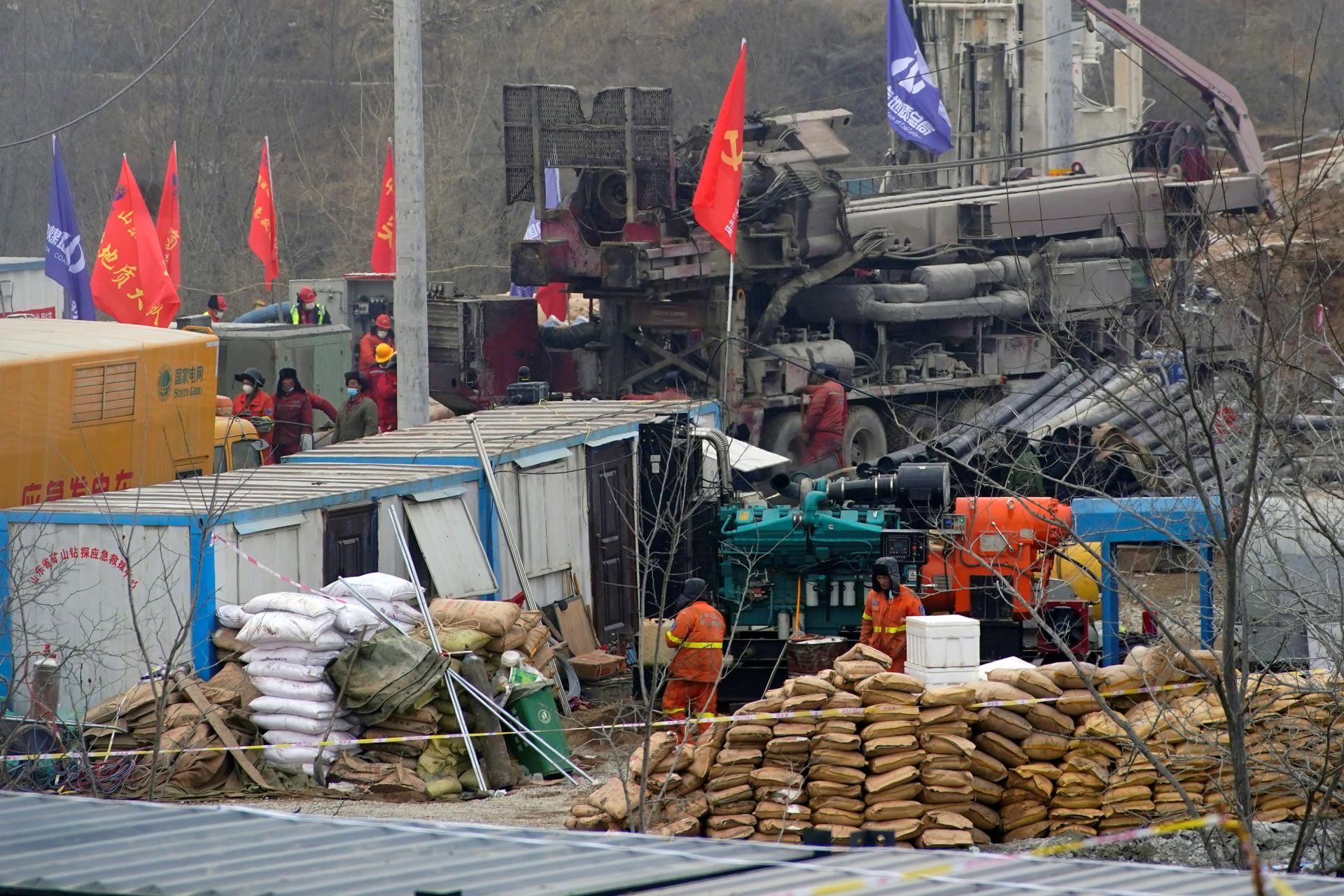 Cina, 11 dei 22 minatori cinesi rimasti intrappolati sotto le macerie