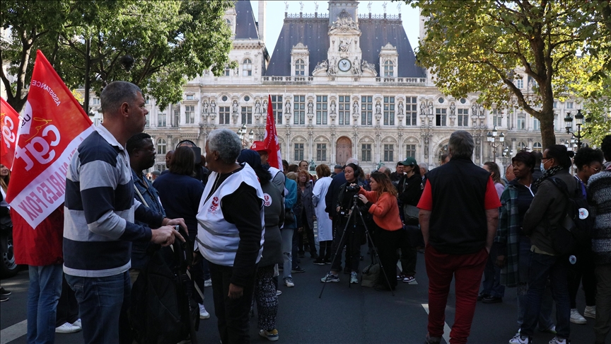 Францияда полиция мен демонстранттар қақтығысты