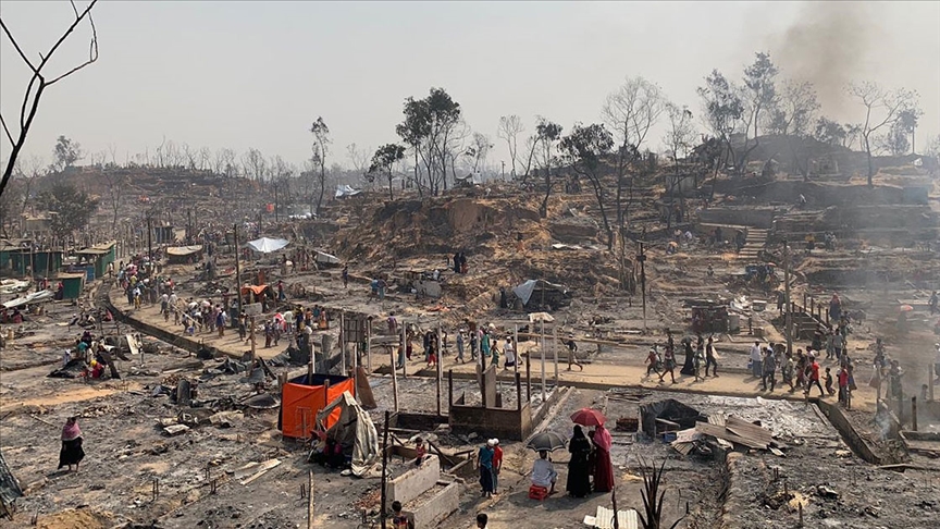 بنگلہ دیش، مہاجرین کے کیمپ میں تباہ کن آتشزدگی سے ہزاروں روہنگیا مہاجر متاثر