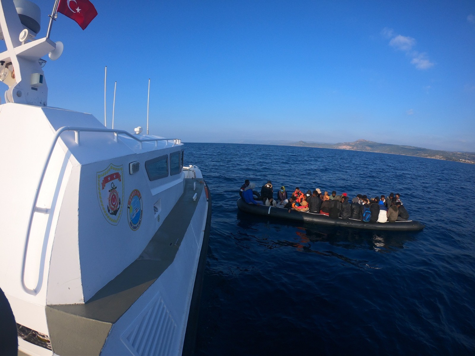 Guardia Costiera Turca recupera 35 migranti nel Mar Egeo