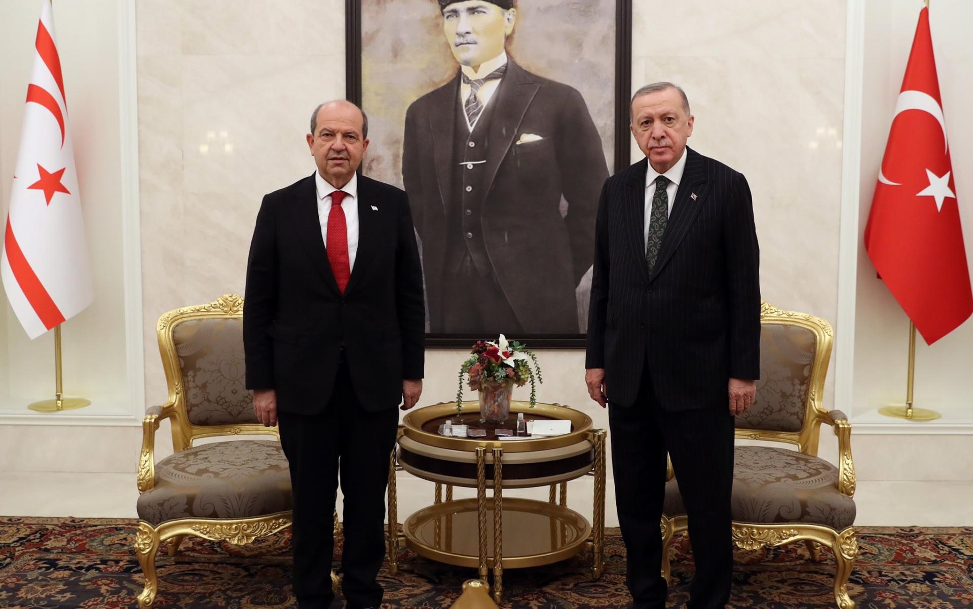 Erdogan y Ersin Tatar discuten los temas de Chipre, salud y economía