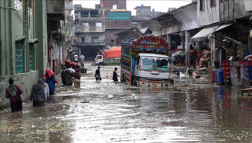 بارش سنگین برف و باران در پاکستان؛ 13 نفر جان باختند