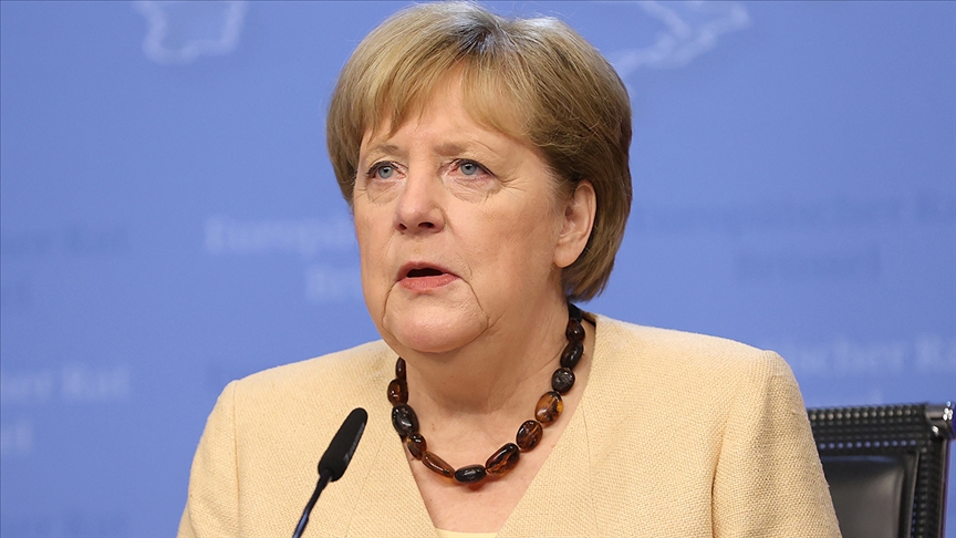 Angela Merkel: “Deve continuare il dialogo con i talebani”