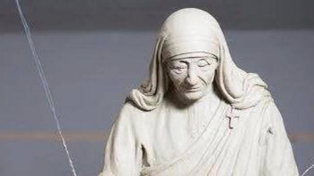 Një bust për Nënë Terezën edhe në Mynih nga Miftar Istrefi