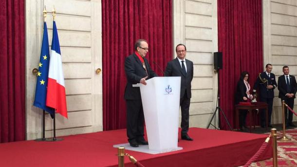 Francë - Ismail Kadare dekorohet "Komandant i Legjionit të Nderit"