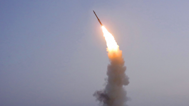 Koreja e Veriut testoi një raketë të re kundërajrore | TRT  Shqip