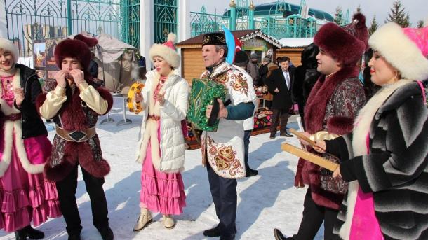 Qazanda Näwrüz qotlandı | TRT  Tatarça