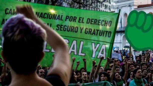 Condenan a ginecólogo argentino por detener aborto y obligar a parir a joven violada