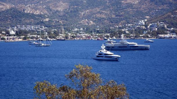 Υπερπολυτελείς θαλαμηγοί στους όρμους του Μπόντρουμ
