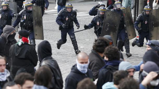 fransa'da polisi şiddeti.jpg