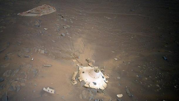 NASA publikon imazhet e mbetjeve të parashutës që zbriti mjetin eksplorues “Perseverance” në Mars | TRT  Shqip