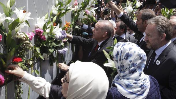 GraÄani Sarajeva odali poÄast Å¾rtvama genocida u Srebrenici, na ispraÄaju i predsjednik Erdogan