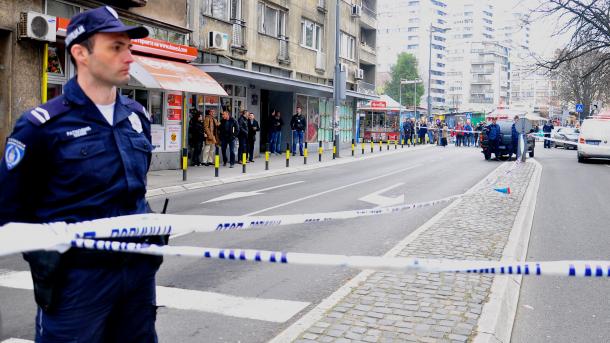 Serbi – 5 të vrarë në një sulm me armë në një bar-kafe