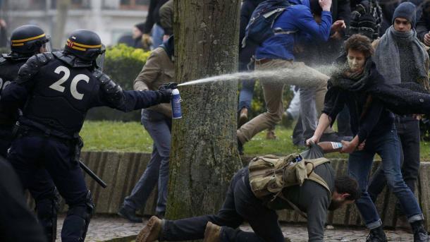fransaa'daki polis şiddeti.jpg