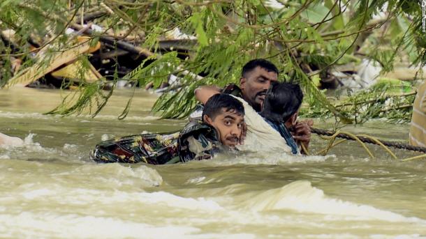 Mbi 250 të vdekur nga përmbytjet në Indi