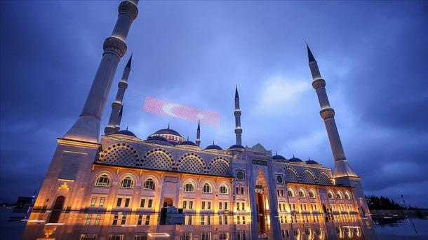 Știați că una dintre cele mai mari moschei din lume se află în Istanbul?